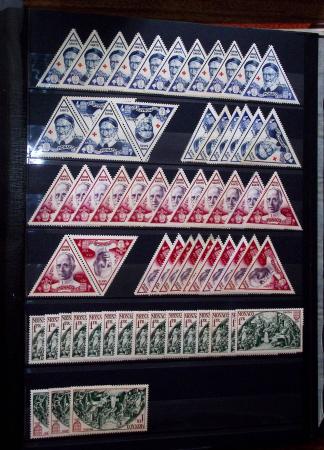 1885-1992, Deux collections de timbres neufs de Monaco,
