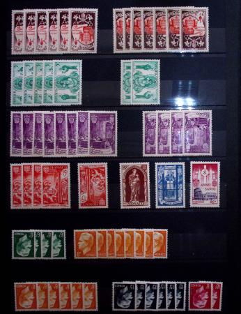 1885-1992, Deux collections de timbres neufs de Monaco,