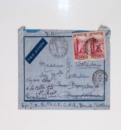 64 plis majorité par avion de divers pays, Italie bien représentée dont Italie n°77 OBL cachet violet