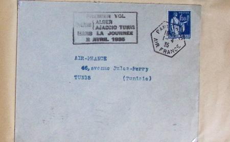 51 premiers vols de France dans un album souple bleu ancien 1935 - 1940 dont 4 Daguins "100ème traversée aérienne de l'Atlantique Sud" (1936)
