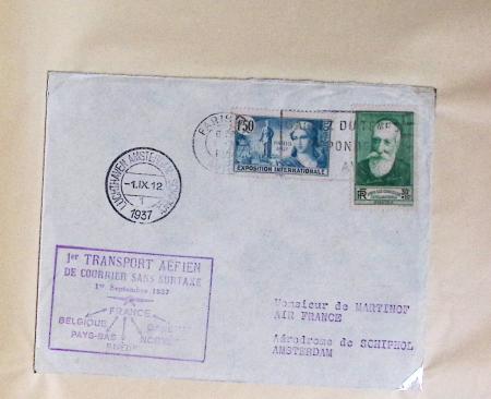 51 premiers vols de France dans un album souple bleu ancien 1935 - 1940 dont 4 Daguins "100ème traversée aérienne de l'Atlantique Sud" (1936)