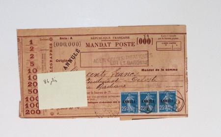 Bon lot de 86 plis ou devants de lettre avec timbres des cours d'instruction et timbres fictifs dont mandats-poste et mandats-cartes AFF Semeuses