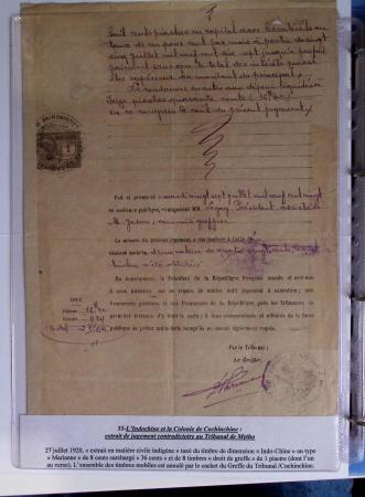 Dans un classeur bleu "exacompta" : timbres fiscaux de Cochinchine-taxes régionales Saïgon-Cholon sur 12 documents d'état-civil en matière indigène