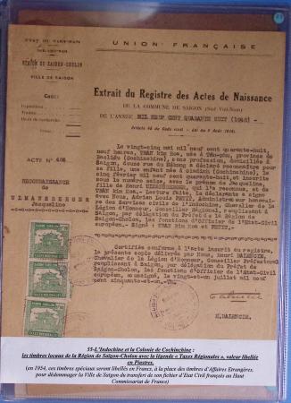 Dans un classeur bleu "exacompta" : timbres fiscaux de Cochinchine-taxes régionales Saïgon-Cholon sur 12 documents d'état-civil en matière indigène