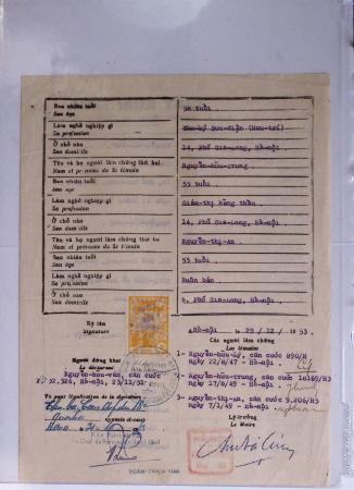 Dans un classeur bleu "exacompta" : timbres fiscaux de Cochinchine-taxes régionales Saïgon-Cholon sur 12 documents d'état-civil en matière indigène