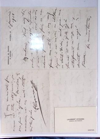 Classeur souple bleu : 1 passeport et 11 documents diplomatiques destinés au consulat de Packoï (1948)