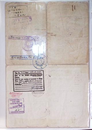 Classeur souple bleu : 1 passeport et 11 documents diplomatiques destinés au consulat de Packoï (1948)