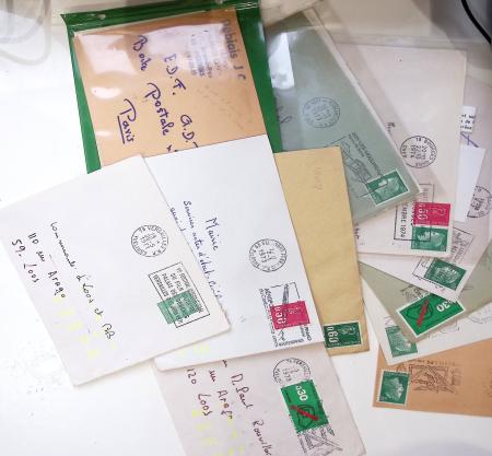 AUTOMATION DU COURRIER EN FRANCE : dans une boîte en bois de 50 cm x7 cm : plus de 600 lettres dont : MTM +MTE ; Test Mail : x 36 : CTA La Source