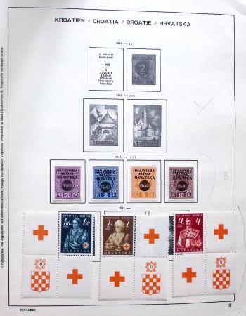1942-2023 Mint collection in three Lighthouse albums