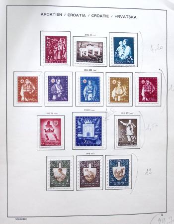 1942-2023 Mint collection in three Lighthouse albums