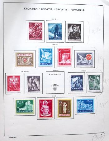 1942-2023 Mint collection in three Lighthouse albums