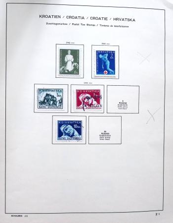 1942-2023 Mint collection in three Lighthouse albums