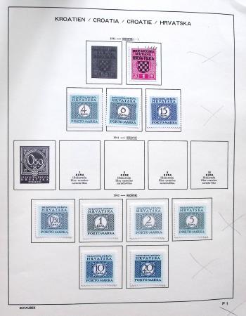 1942-2023 Mint collection in three Lighthouse albums