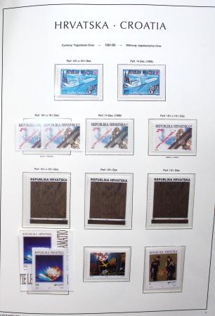 1942-2023 Mint collection in three Lighthouse albums