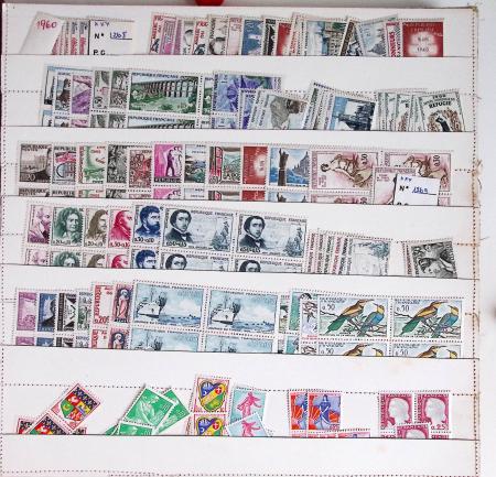 1950-2006env. Stock de neuf en cinq classeurs et une