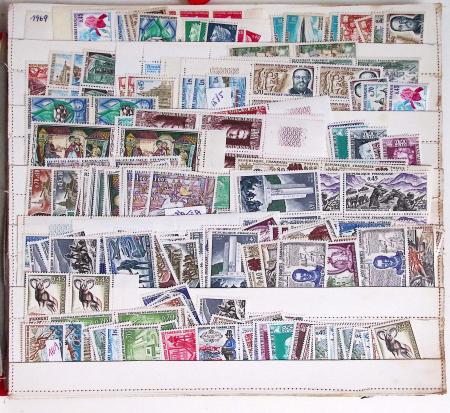 1950-2006env. Stock de neuf en cinq classeurs et une
