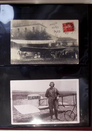 Album compact Safe brun contenant 92 cartes postales anciennes d'aviation et 14 vignettes, nombreux meetings dont porte-timbre Rouen aviation 1910,...