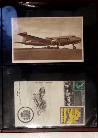 Album compact Safe brun contenant 92 cartes postales anciennes d'aviation et 14 vignettes, nombreux meetings dont porte-timbre Rouen aviation 1910,...