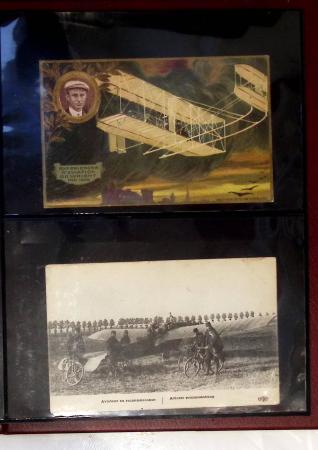 Album compact Safe brun contenant 92 cartes postales anciennes d'aviation et 14 vignettes, nombreux meetings dont porte-timbre Rouen aviation 1910,...