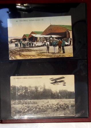 Album compact Safe brun contenant 92 cartes postales anciennes d'aviation et 14 vignettes, nombreux meetings dont porte-timbre Rouen aviation 1910,...