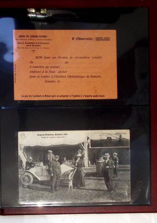Album compact Safe brun contenant 92 cartes postales anciennes d'aviation et 14 vignettes, nombreux meetings dont porte-timbre Rouen aviation 1910,...
