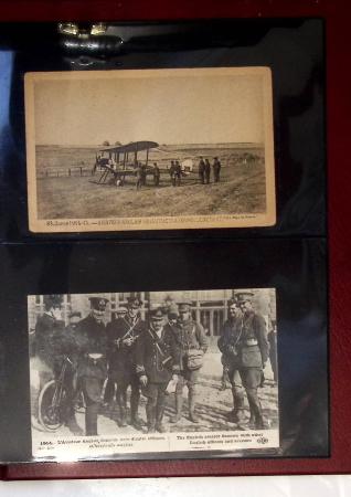 Album compact Safe brun contenant 92 cartes postales anciennes d'aviation et 14 vignettes, nombreux meetings dont porte-timbre Rouen aviation 1910,...