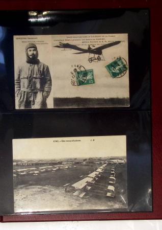 Album compact Safe brun contenant 92 cartes postales anciennes d'aviation et 14 vignettes, nombreux meetings dont porte-timbre Rouen aviation 1910,...