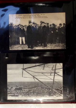 Album compact Safe brun contenant 92 cartes postales anciennes d'aviation et 14 vignettes, nombreux meetings dont porte-timbre Rouen aviation 1910,...