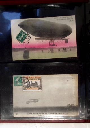 Album compact Safe brun contenant 92 cartes postales anciennes d'aviation et 14 vignettes, nombreux meetings dont porte-timbre Rouen aviation 1910,...