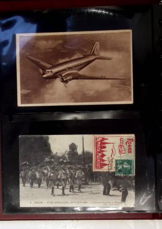 Album compact Safe brun contenant 92 cartes postales anciennes d'aviation et 14 vignettes, nombreux meetings dont porte-timbre Rouen aviation 1910,...