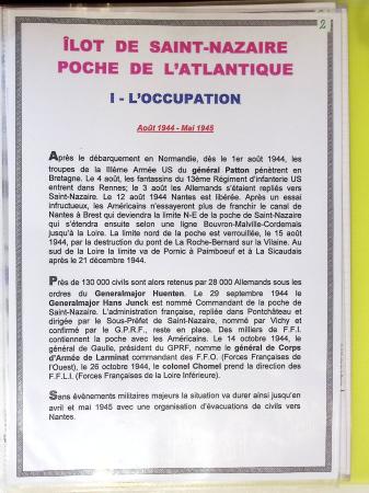 Classeur souple plastique jaune contenant 33 lettres de la Poche de Saint Nazaire avec AFF variés type Pétain, certains avec surcharge "taxe perçue"