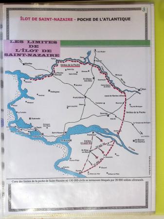 Classeur souple plastique jaune contenant 33 lettres de la Poche de Saint Nazaire avec AFF variés type Pétain, certains avec surcharge "taxe perçue"