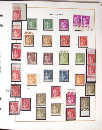 1900- 1959, Deux albums avec des timbres neufs et oblitérés