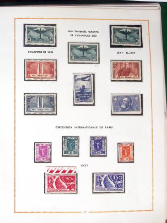 1900- 1959, Deux albums avec des timbres neufs et oblitérés