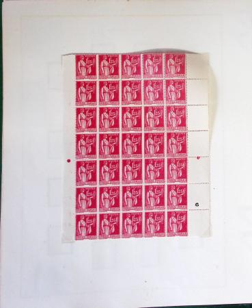1900- 1959, Deux albums avec des timbres neufs et oblitérés