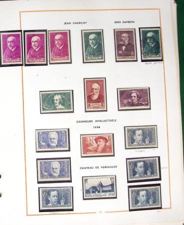 1900- 1959, Deux albums avec des timbres neufs et oblitérés