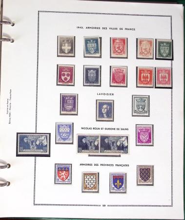 1900- 1959, Deux albums avec des timbres neufs et oblitérés