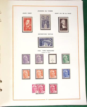 1900- 1959, Deux albums avec des timbres neufs et oblitérés