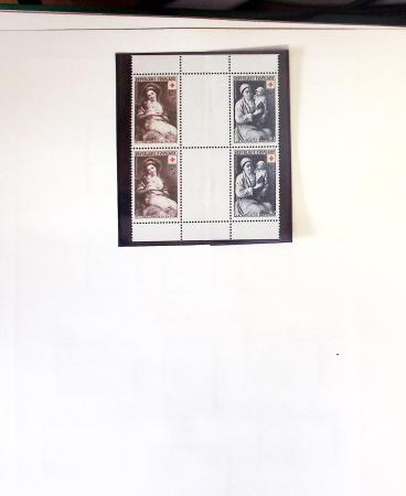 1900- 1959, Deux albums avec des timbres neufs et oblitérés
