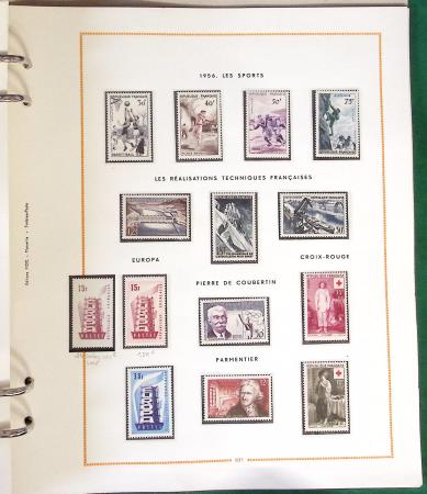 1900- 1959, Deux albums avec des timbres neufs et oblitérés
