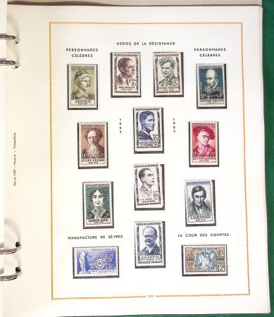 1900- 1959, Deux albums avec des timbres neufs et oblitérés