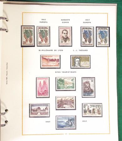 1900- 1959, Deux albums avec des timbres neufs et oblitérés