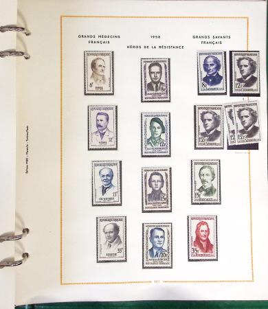 1900- 1959, Deux albums avec des timbres neufs et oblitérés