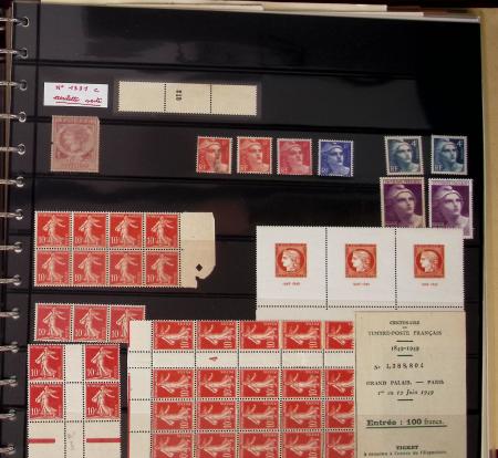 1900- 1959, Deux albums avec des timbres neufs et oblitérés