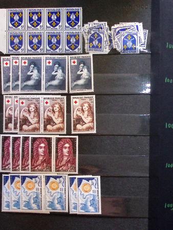 1910-1960 env. Grande quantité de timbres neufs rangés