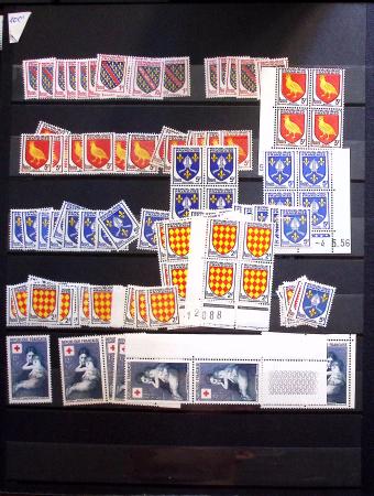 1910-1960 env. Grande quantité de timbres neufs rangés