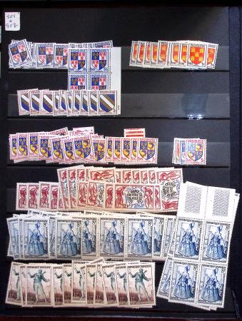 1910-1960 env. Grande quantité de timbres neufs rangés