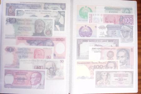 Collection de 4 classeurs de BILLETS DE BANQUE du monde