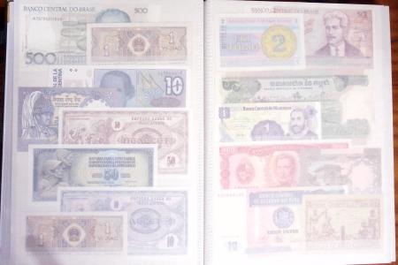 Collection de 4 classeurs de BILLETS DE BANQUE du monde