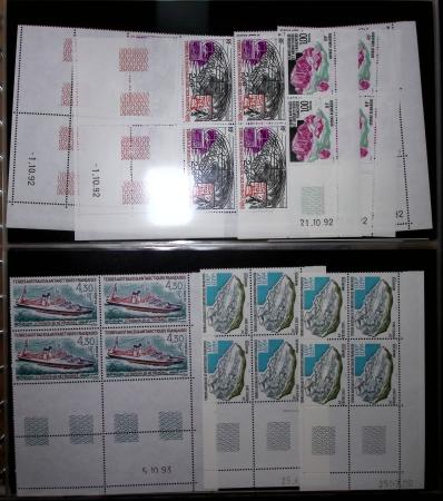 1970-1999 Collection en 4 albums de timbres neufs en